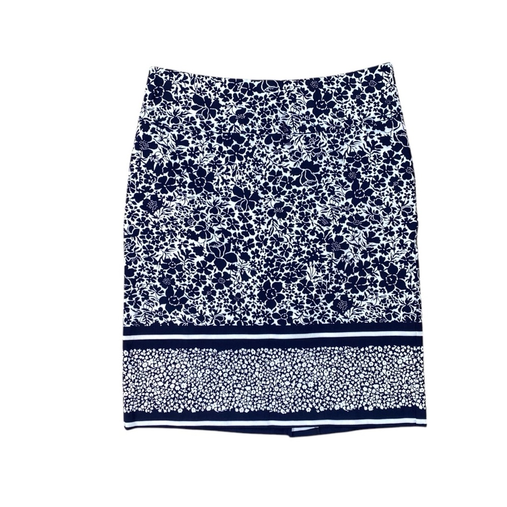 Womanβs Margaret M blue and white floral pencil skirt size M